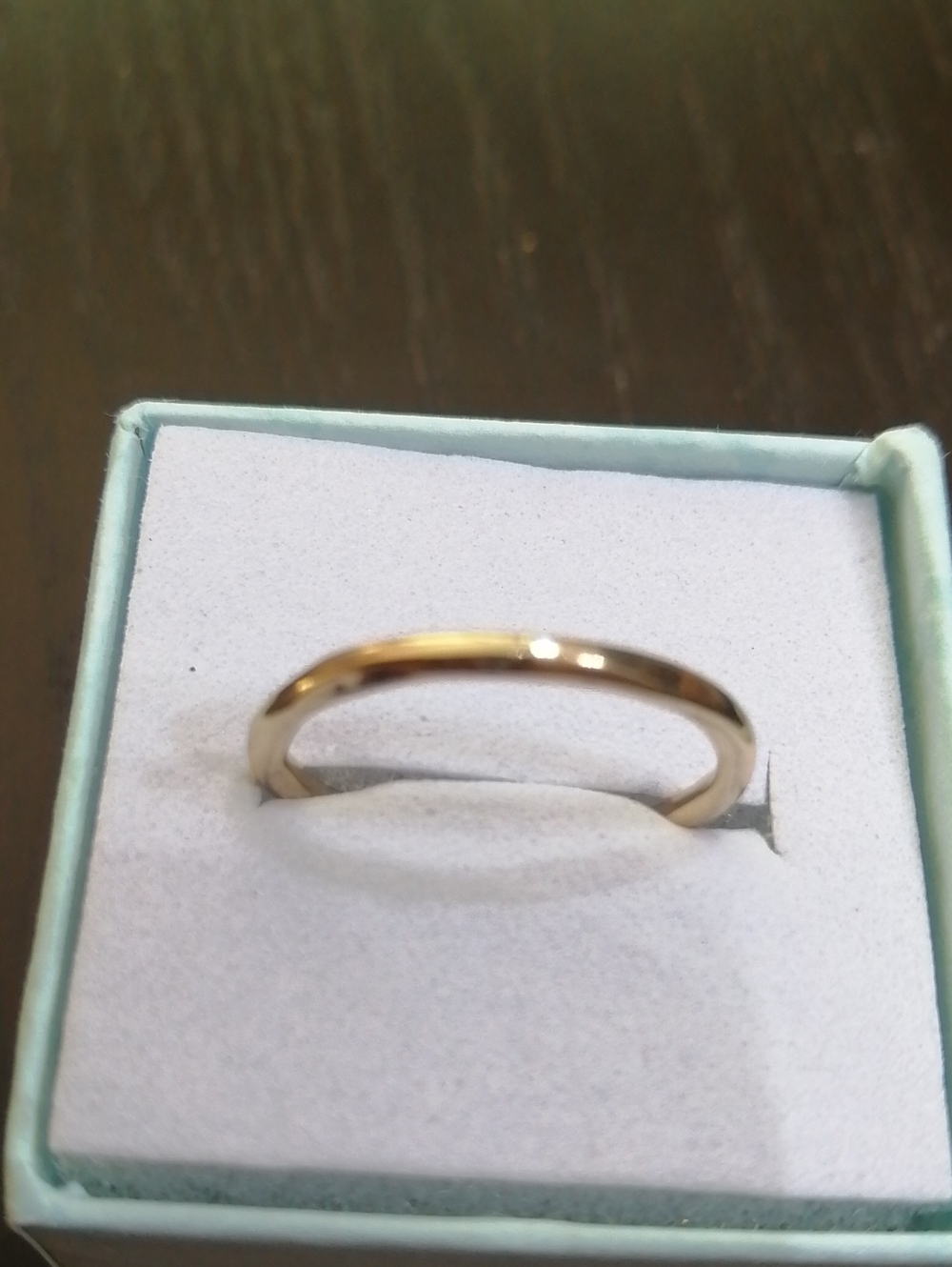 Minimalist Faceted Gold Tone Thin Band Size 6.75